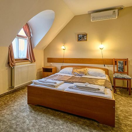 Pihenokereszt Panzio Bed & Breakfast Sopron Dış mekan fotoğraf