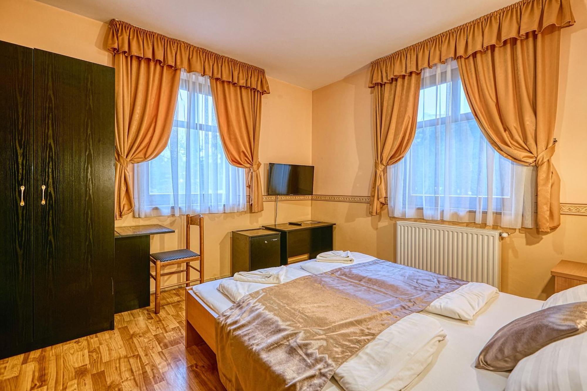 Pihenokereszt Panzio Bed & Breakfast Sopron Dış mekan fotoğraf